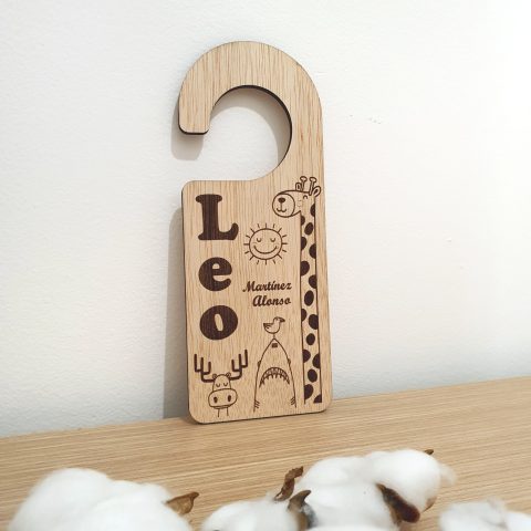 Colgador puerta infantil
